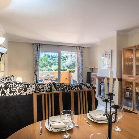 1 Penthouse Golf & Pool View In Duquesa